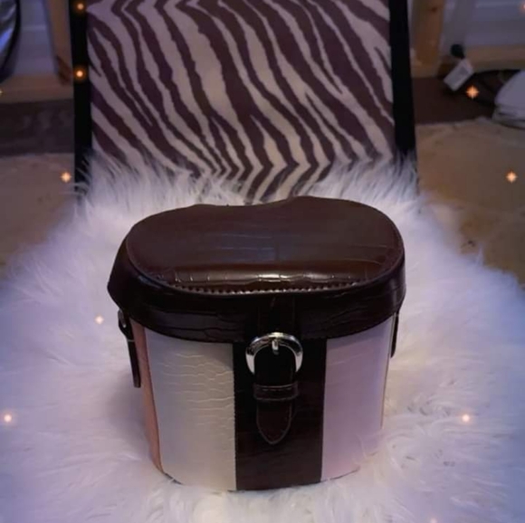 Cross shoulder bag - Picture 1 of 1